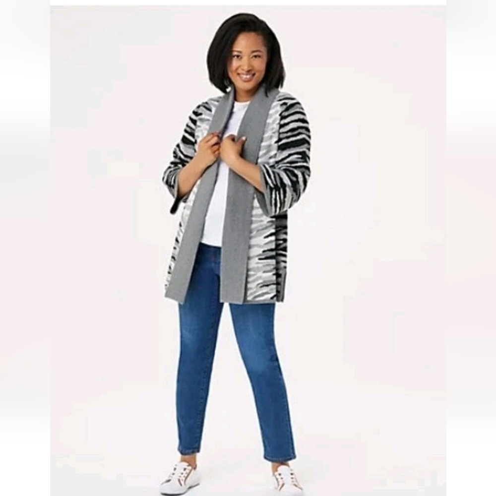 Isaac Mizrahi Grey Black Zebra Animal Print Jacquard 3/4 Sleeve Cardigan Sweater